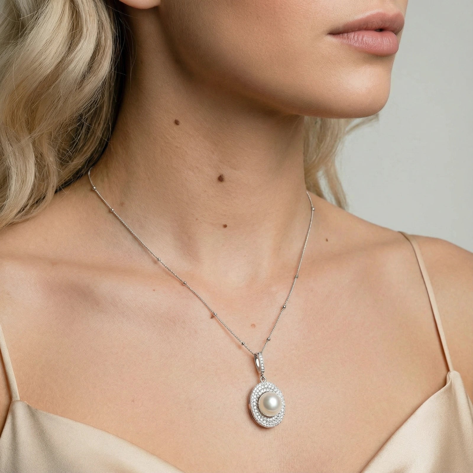 Pearl Halo Necklace by AlbaLuxe